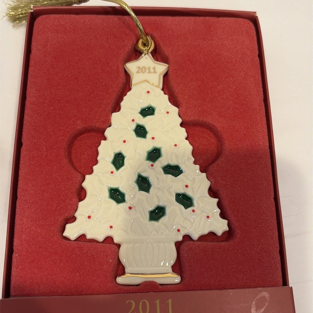 Lenox Ornament 2011 Holly Tree Annual Ornament EUC
